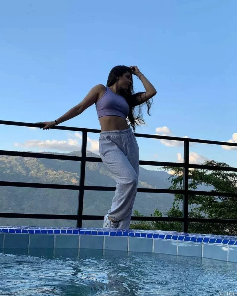 Mayret, 22