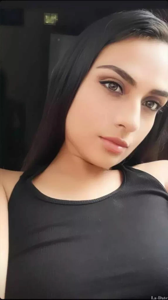 Ximena, 27