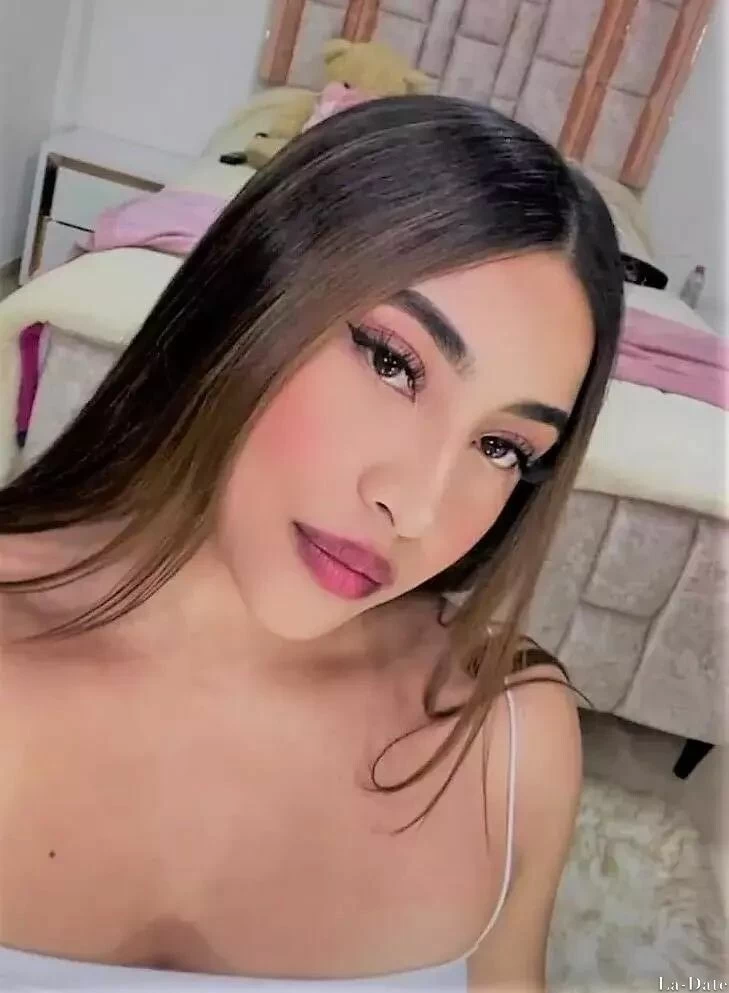 Laura, 19