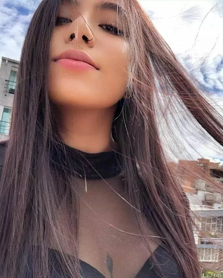 Jennifer, 23