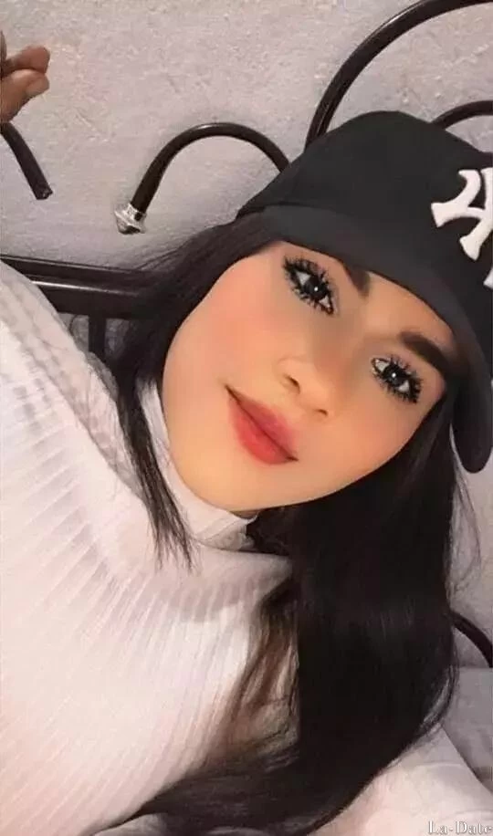 Natalia, 23