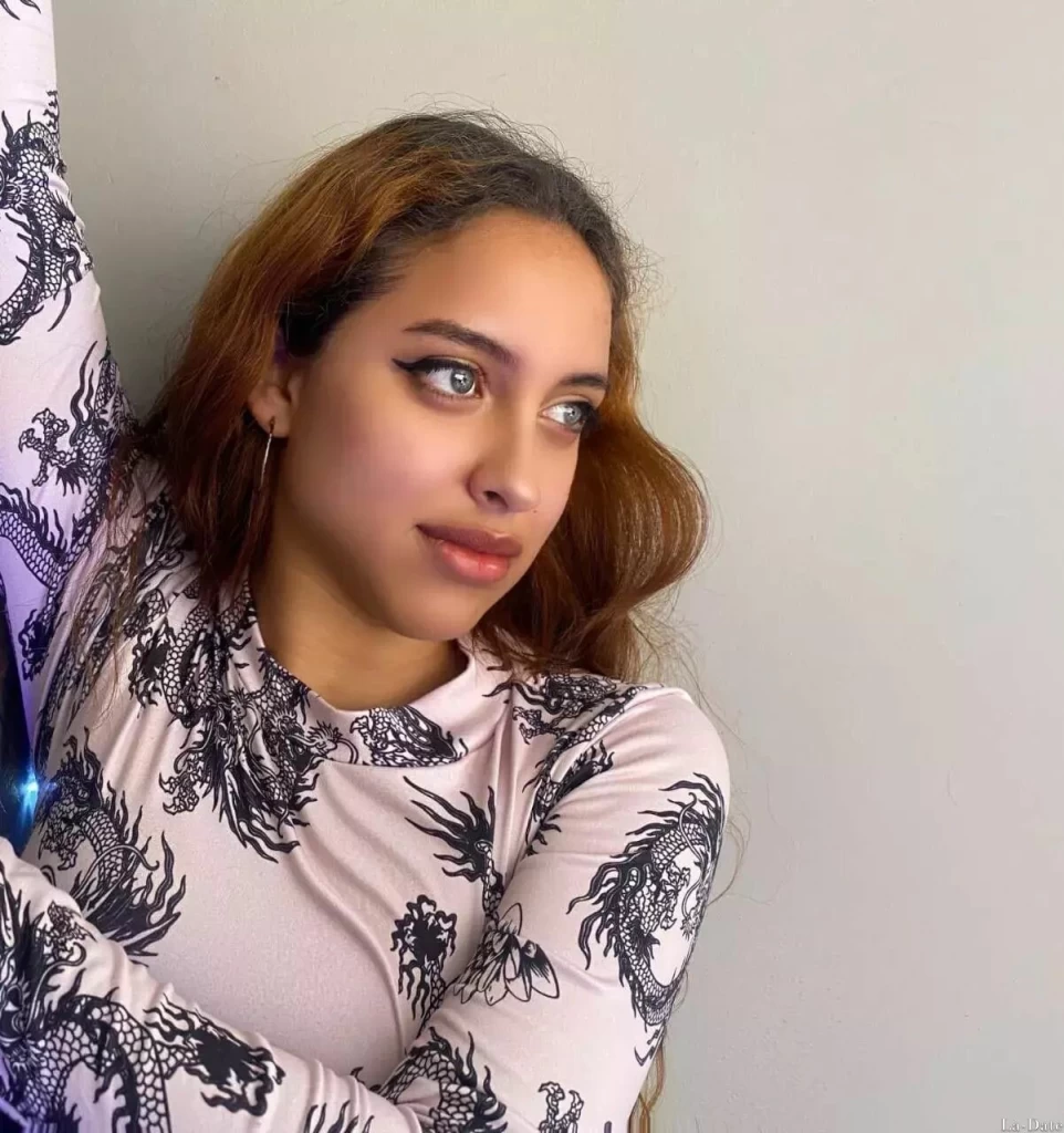 Carmen, 21