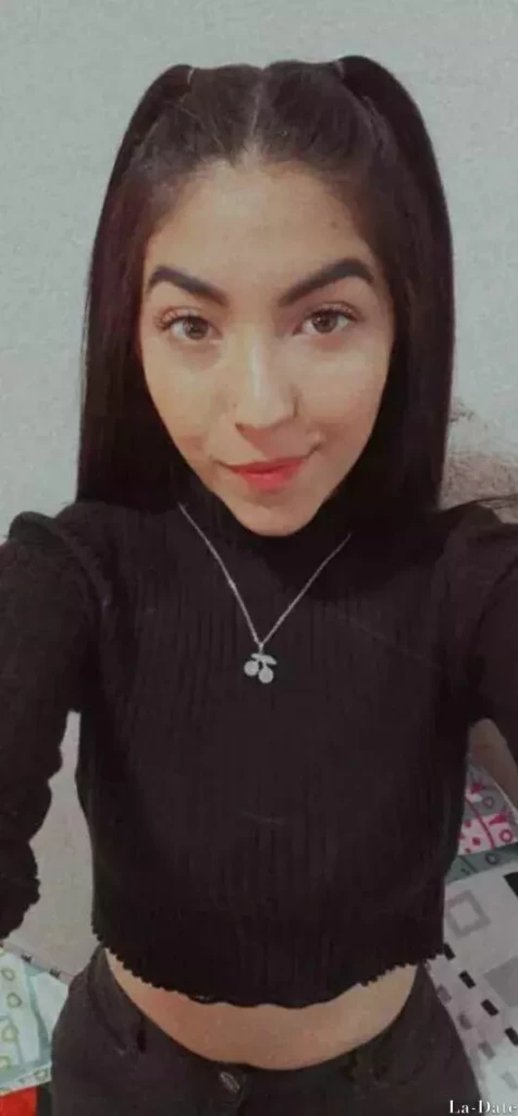 Valeria, 24