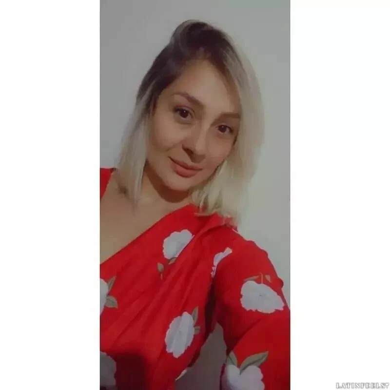 Lesly, 35