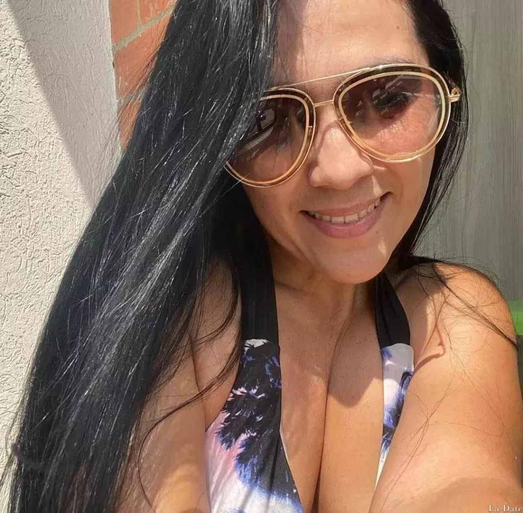 Yuliana, 39