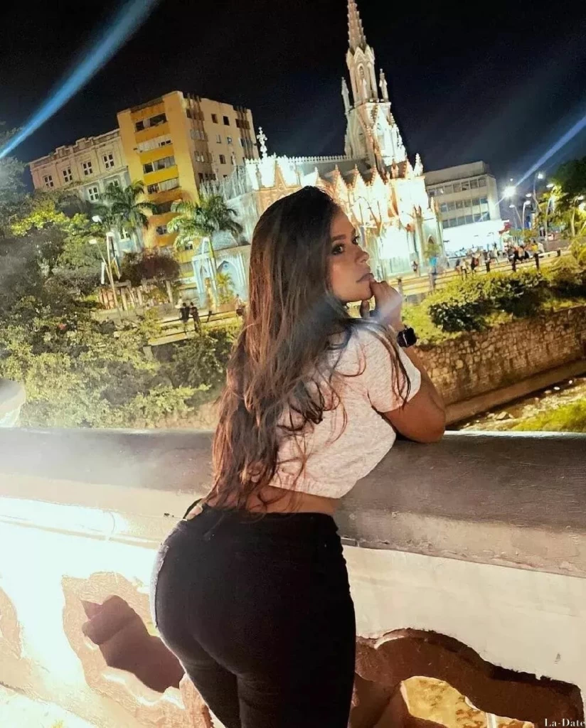 Angie, 33