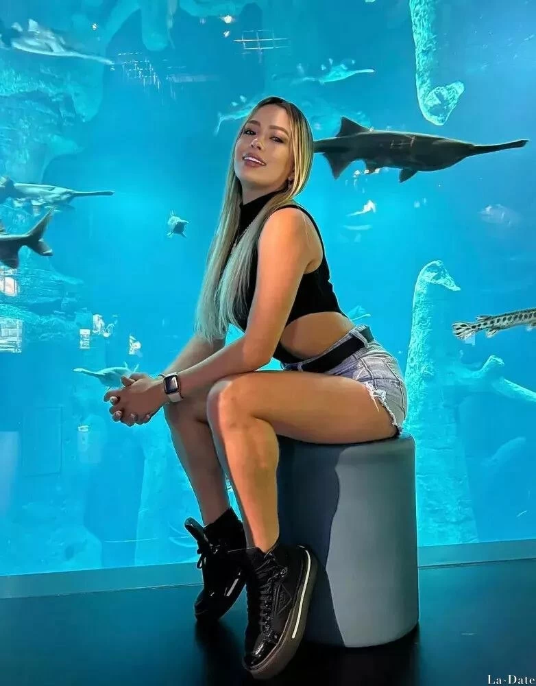 Alejandra, 23