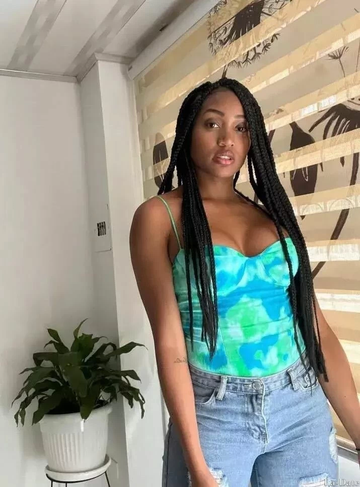 Alexandra, 26