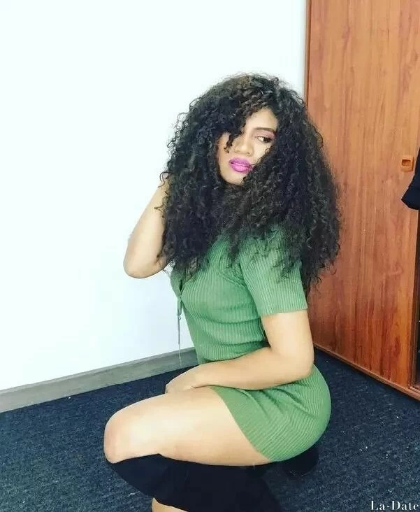 Laura, 29