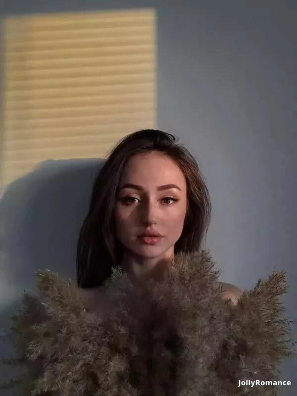 Elena, 22
