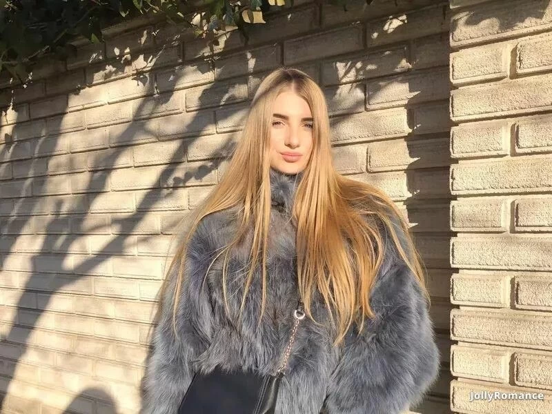 Anna, 19