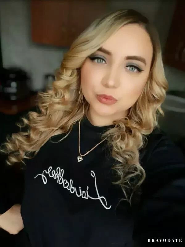 Dyana, 26
