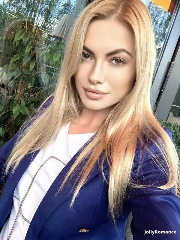 Viktoriia, 35