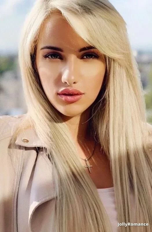 Yevheniia, 23