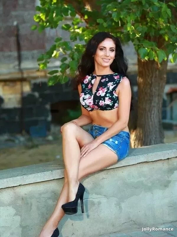 Olga, 37