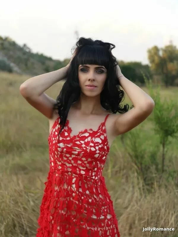 Viktoria, 33