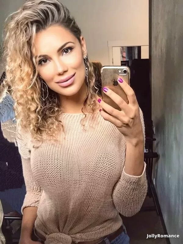 Karina, 33