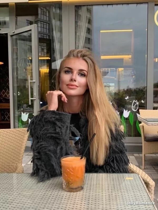 Lesia, 35
