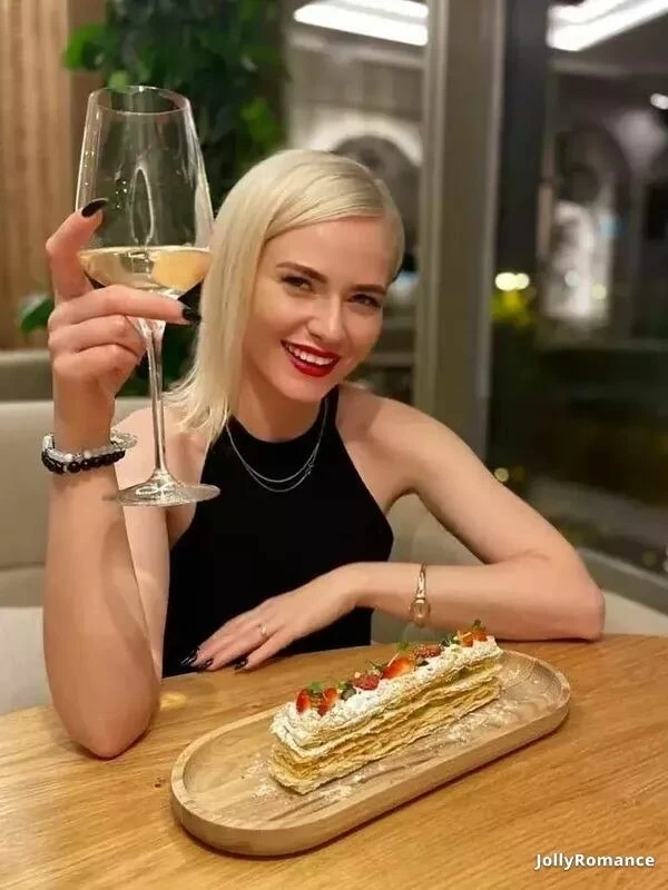 Victoriia, 34