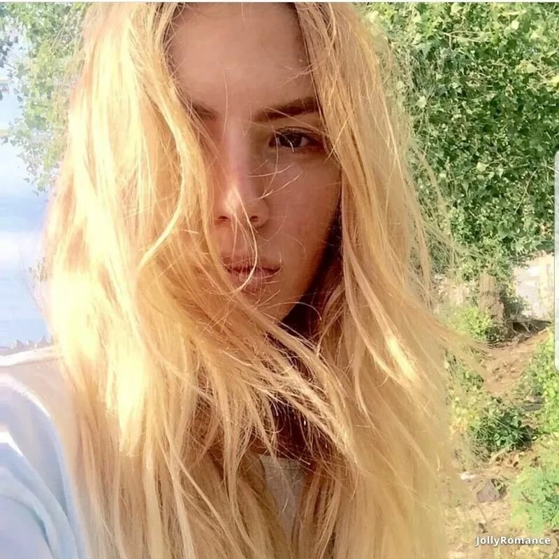 Elena, 24