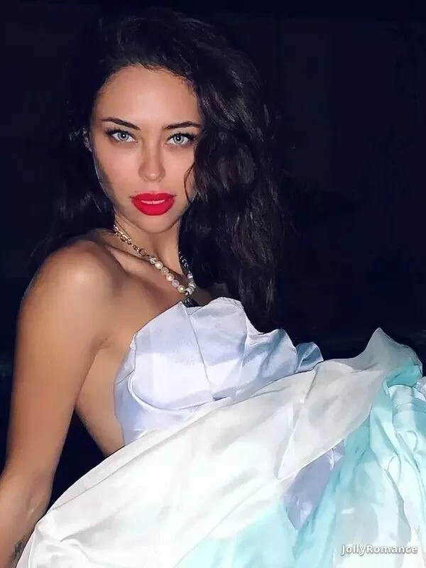 Maria, 24