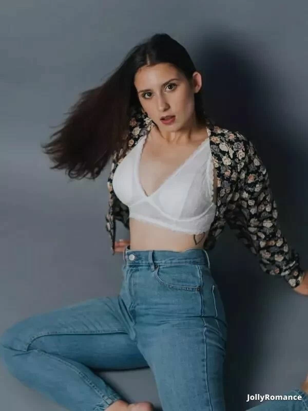 Anna, 22