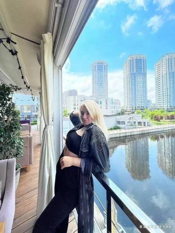 Mariana, 21