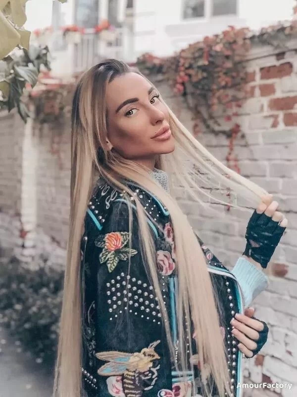 Yuliia, 27