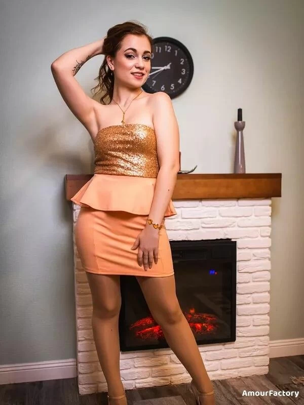 Olena, 24