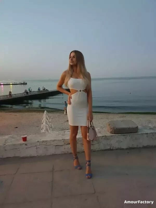 Daryna, 23