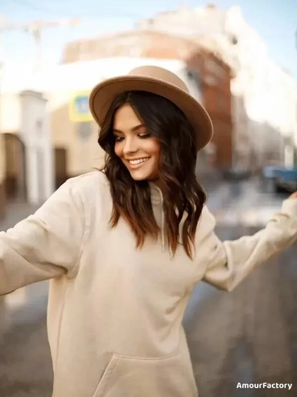 Alexandra, 24