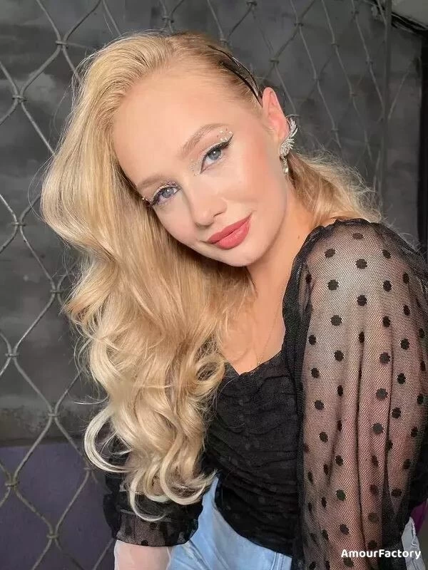 Kateryna, 21