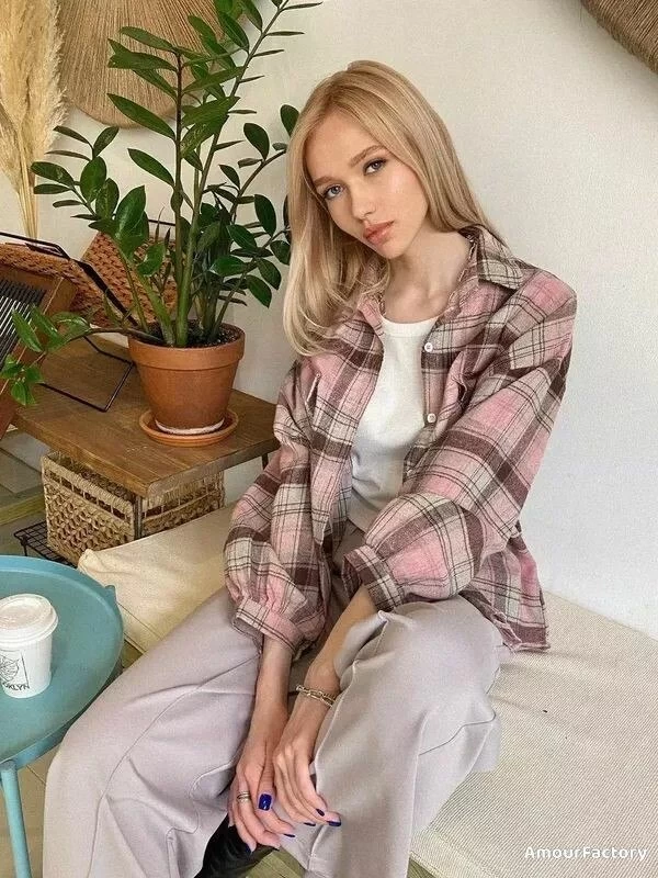 Ekaterina, 19