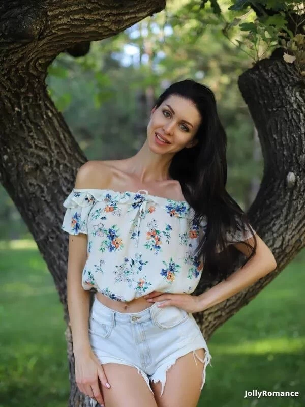 Liliana, 37