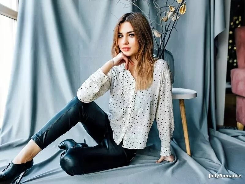 Ludmila, 25