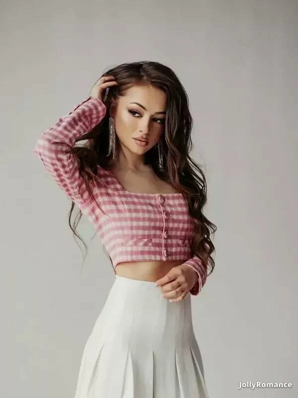 Elena, 22