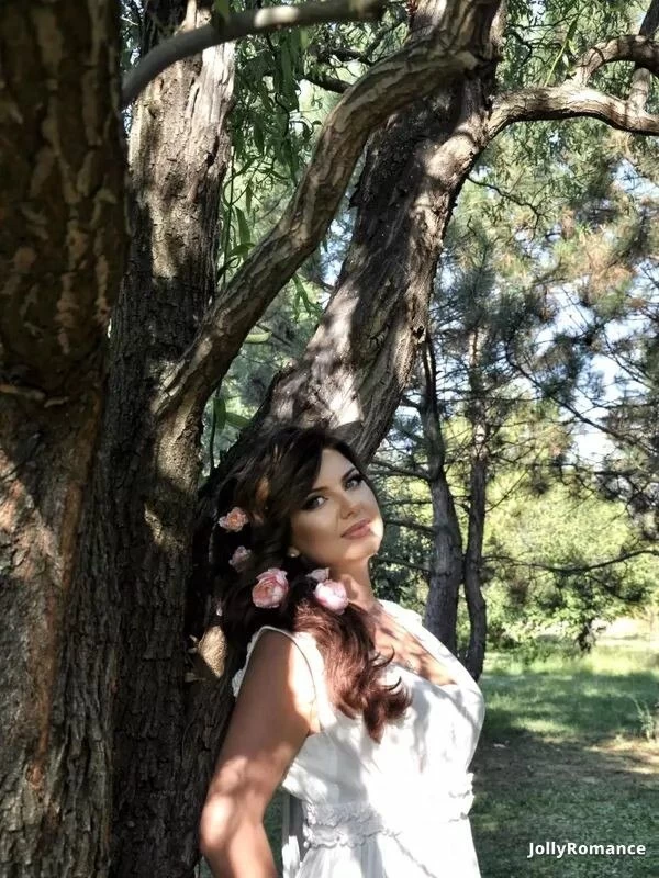 Anna, 39
