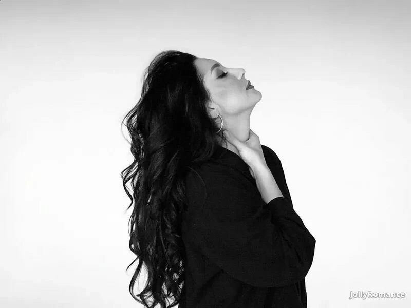 Inna, 25