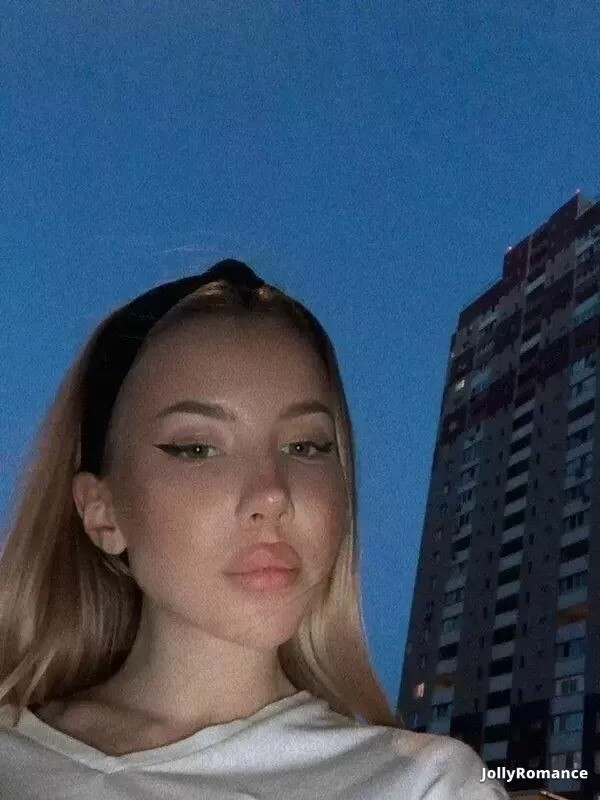 Alla, 21