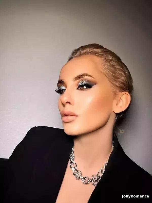 Tatiana, 23
