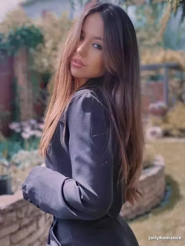 Anna, 19