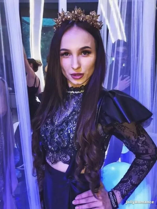 Alena, 22