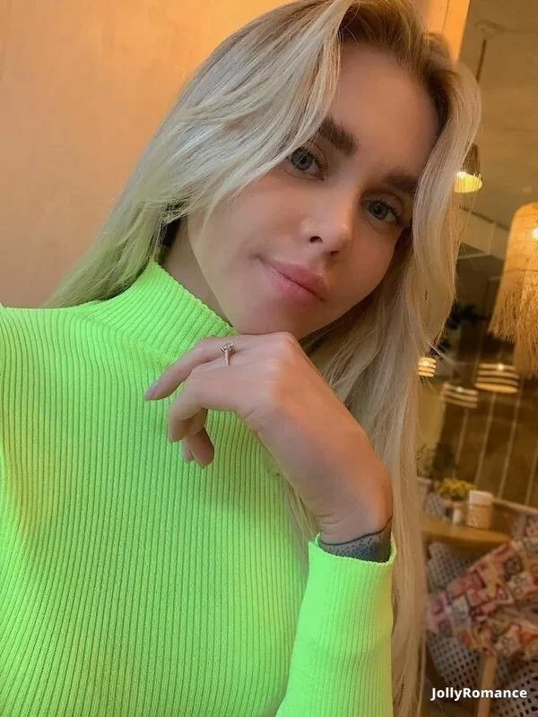 Oleksandra, 27
