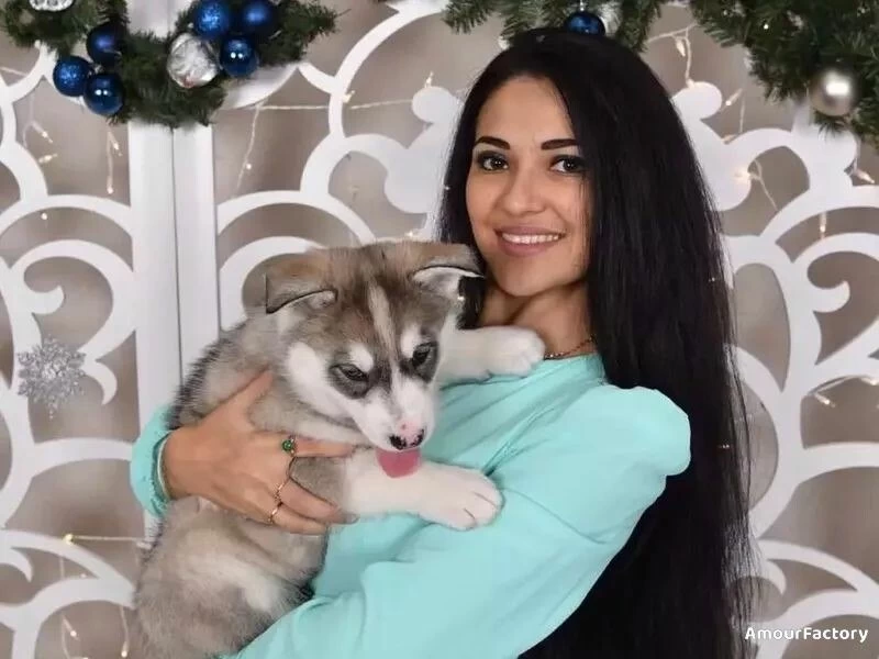 Elena, 27