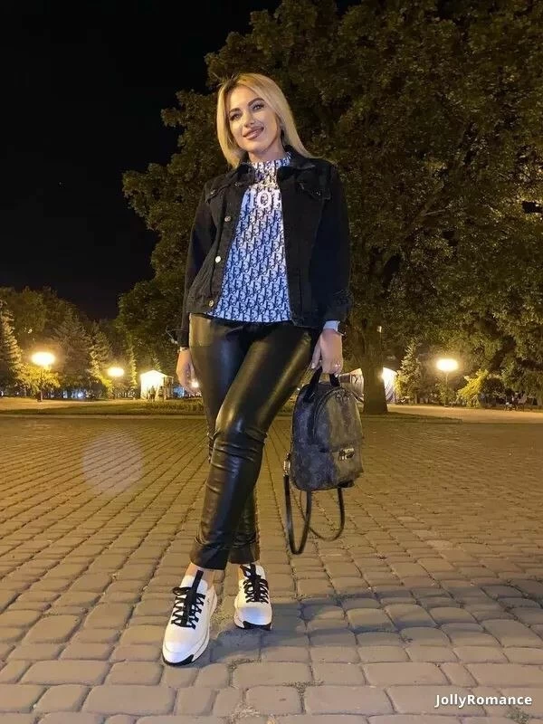 Ksenia, 24