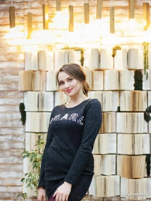 Anna, 23