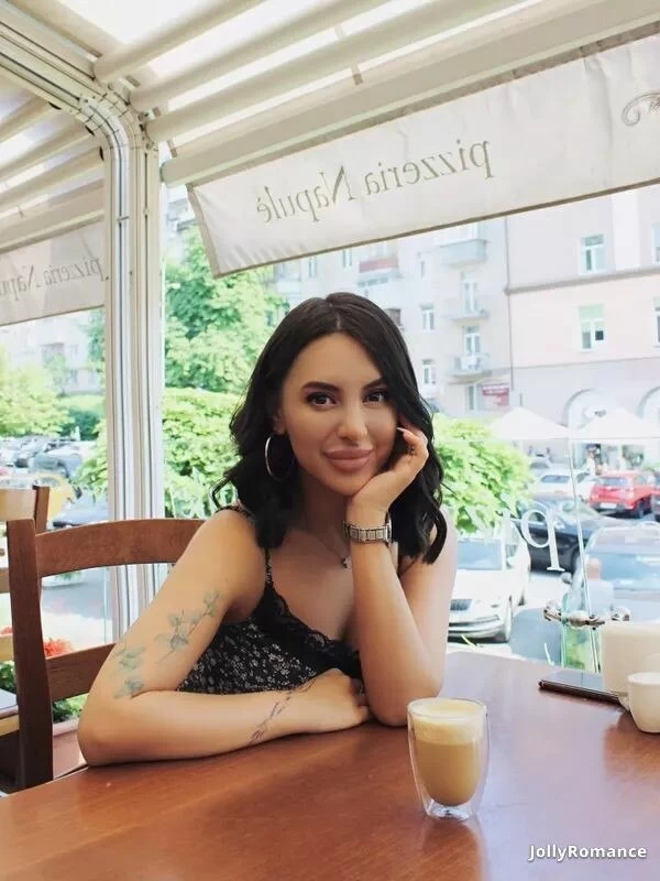 Marina, 25