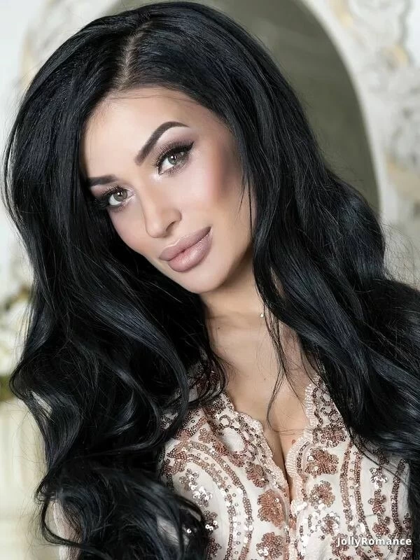 Anna, 33