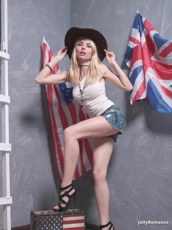 Julia, 32