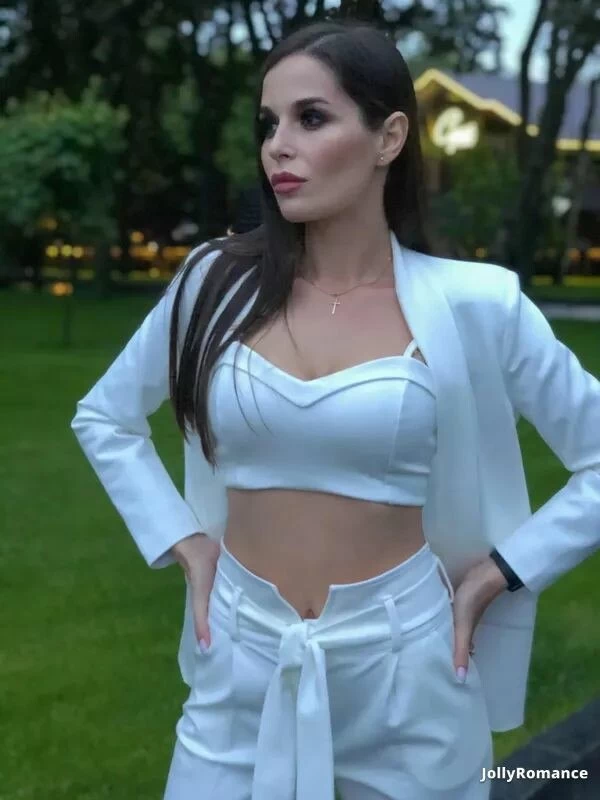 Anna, 31